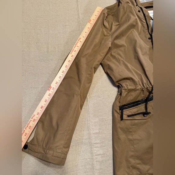 Calvin Klein Women’s Brown Windbreaker with Black Details - Picture 8 of 10